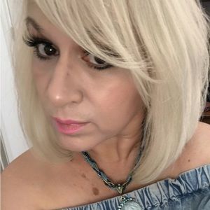 Meet your Posher, Eva